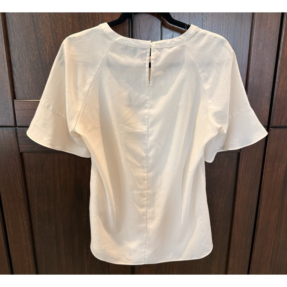 Banana Republic Ivory Short-Sleeve Blouse with Ladder Detail Medium - Picture 4 of 5
